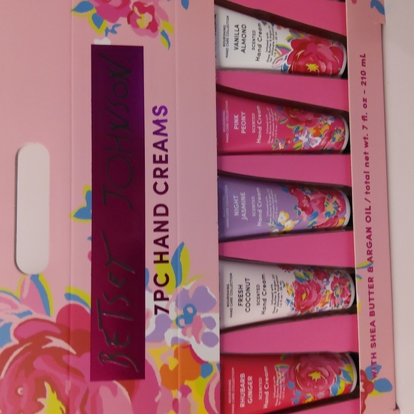 Betsey Johnson Hand Cream Collection, 7-Pcs, NIB - Picture 2 of 4
